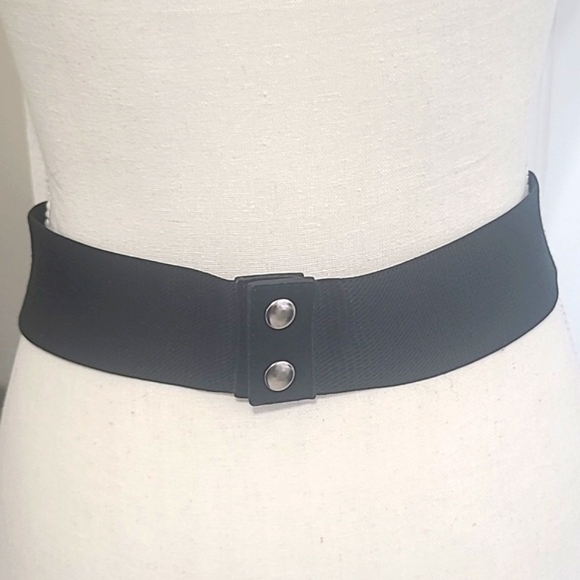 Bebe Belt Size Small stretch to fit up to size Lrg - Picture 4 of 6